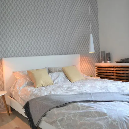 Apartment Vee 4 Center