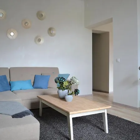 Apartment Vee 4 Center