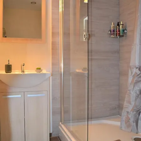 Apartment Vee 4 Center