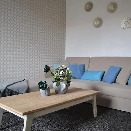 Vee 4 Center パルヌ