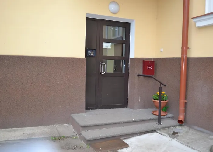 Vee 4 Center Apartament Parnawa