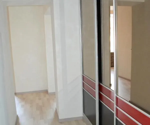 Vee 4 Center パルヌ